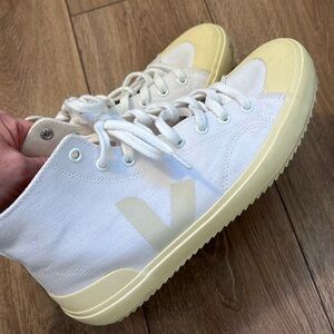 Canvas Veja sneakers US size 10